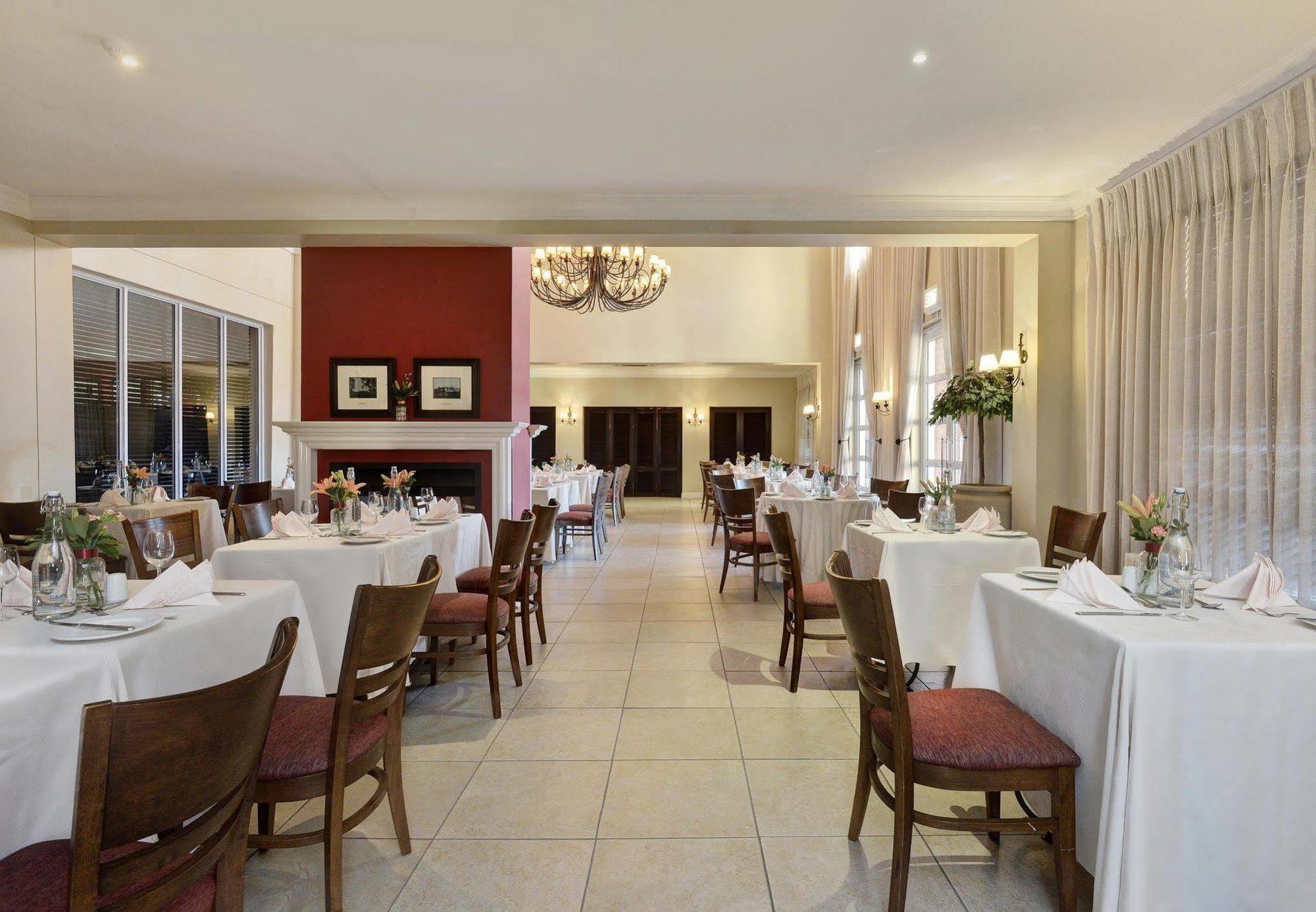 Protea Hotel by Marriott Mahikeng Mafikeng Exteriör bild