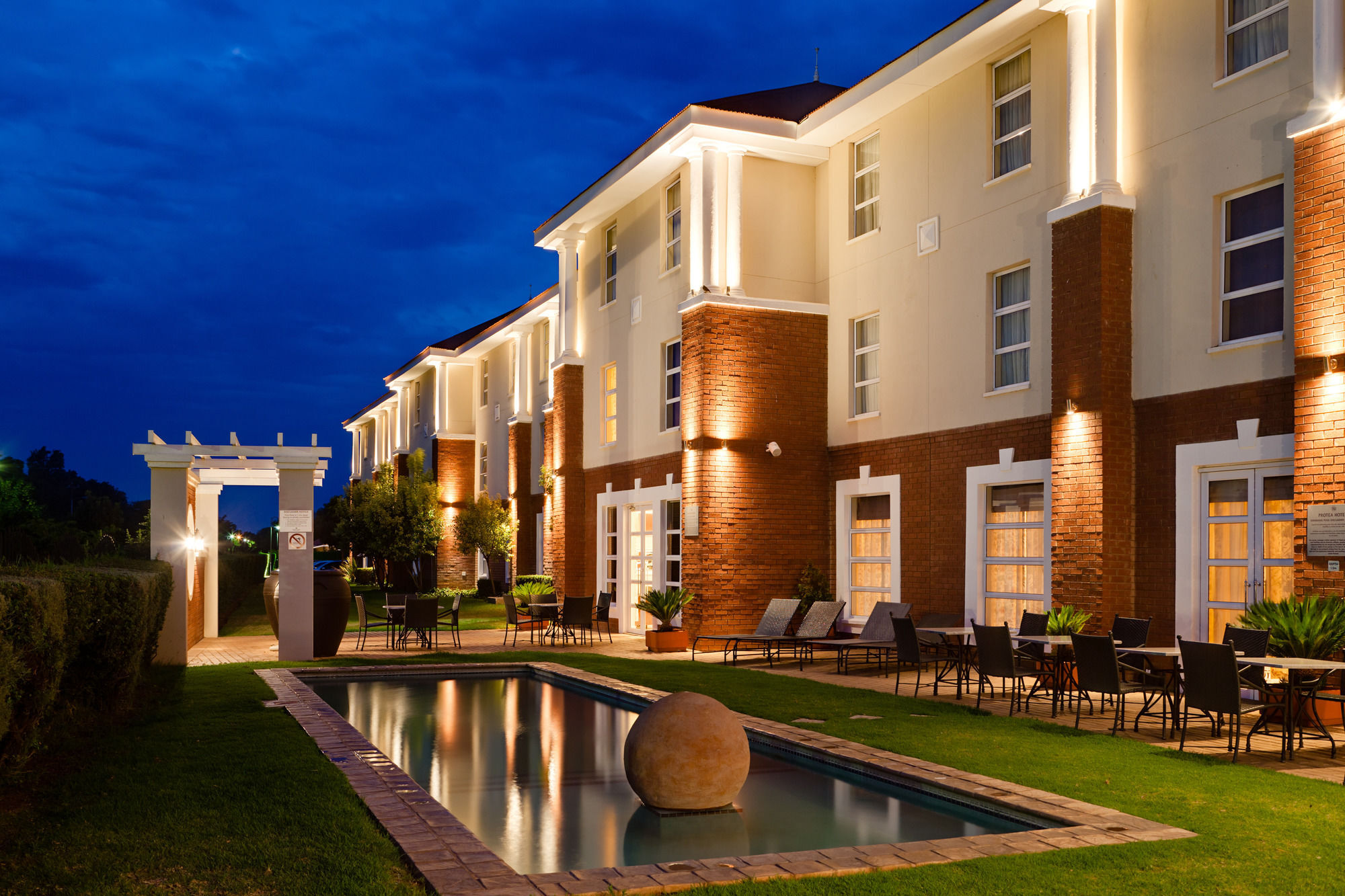 Protea Hotel by Marriott Mahikeng Mafikeng Exteriör bild
